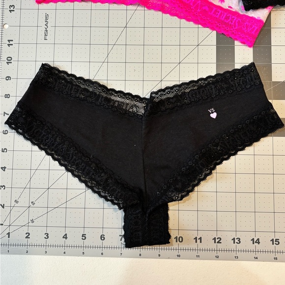 NWOT Victoria Secret Cheeky Hipster Low rise set of 4 Size M - Picture 8 of 10
